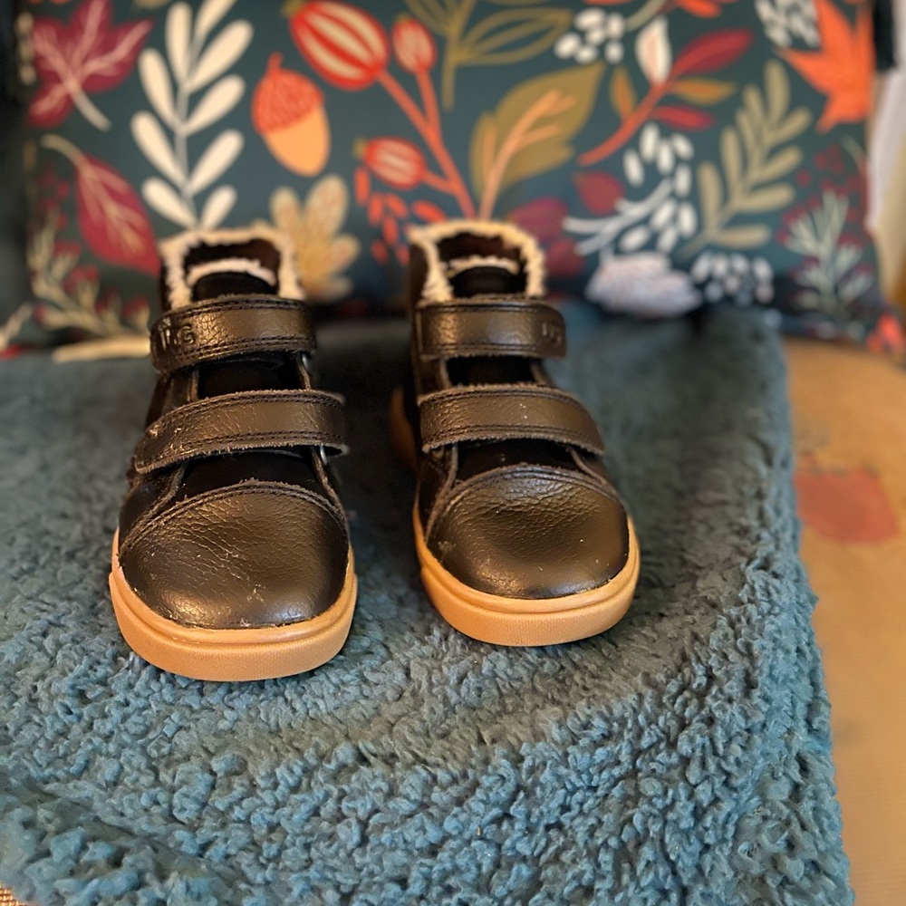 Uggs boys boots